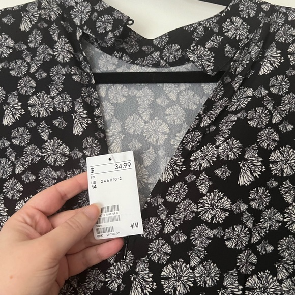 NWT ✨ H&M Mini Dress - Picture 3 of 3